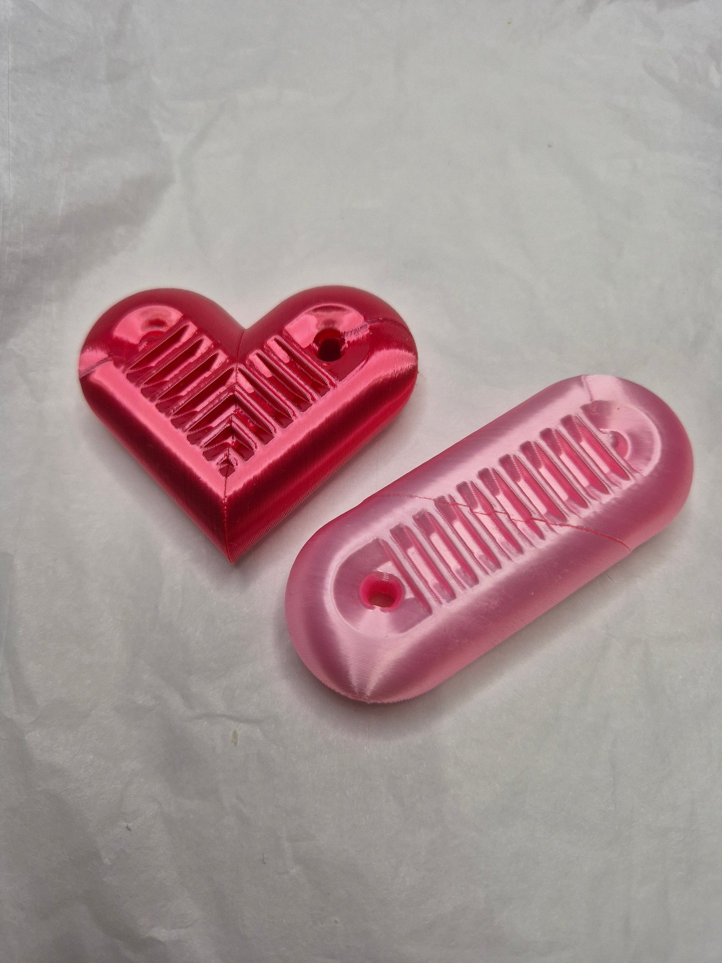 3dFidgets - heartSnap - Magnetic snap finger toy in heart shape with textured inside perfect for ADHD, autism and neurodivergent people