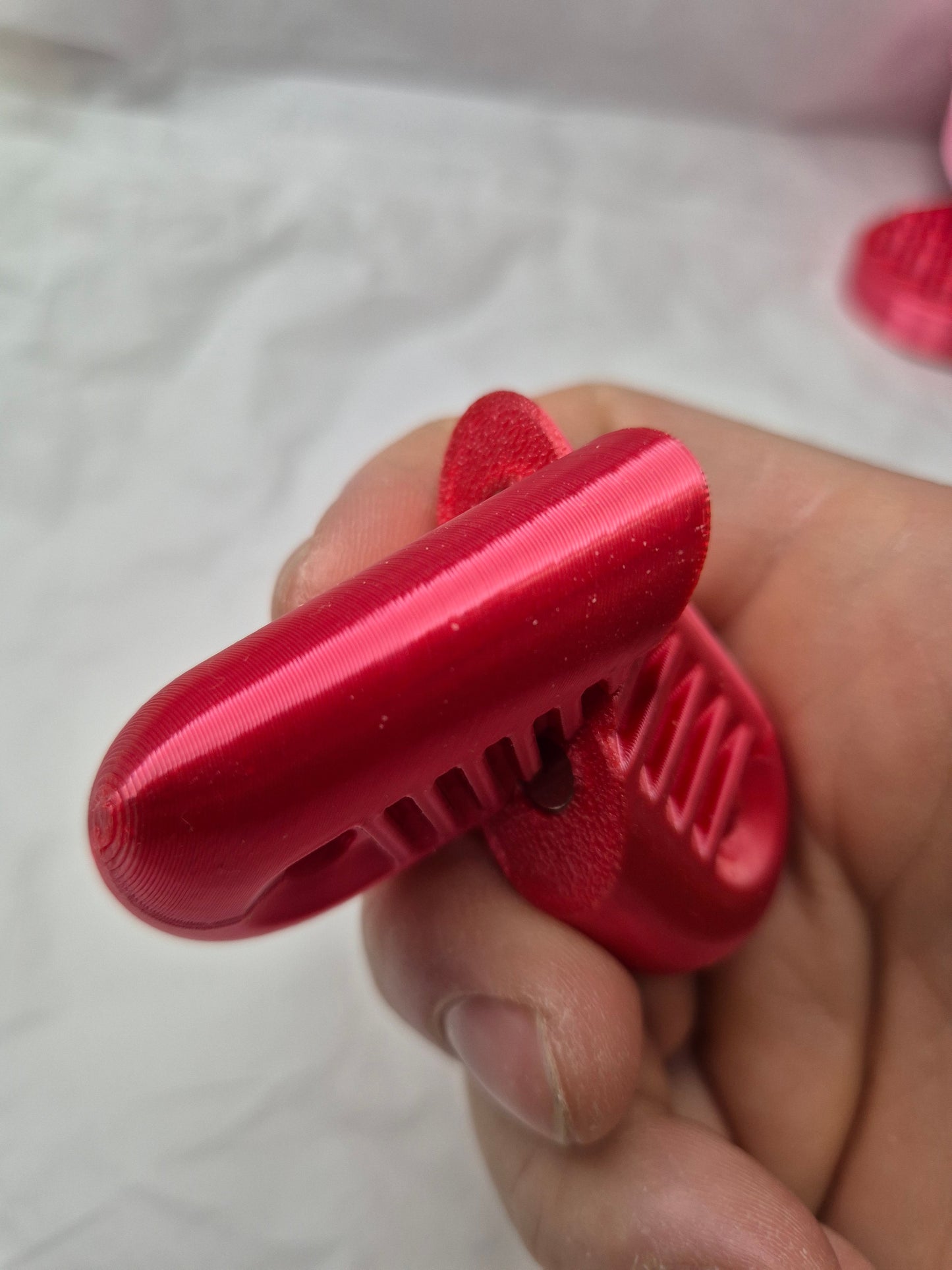 3dFidgets - heartSnap - Magnetic snap finger toy in heart shape with textured inside perfect for ADHD, autism and neurodivergent people