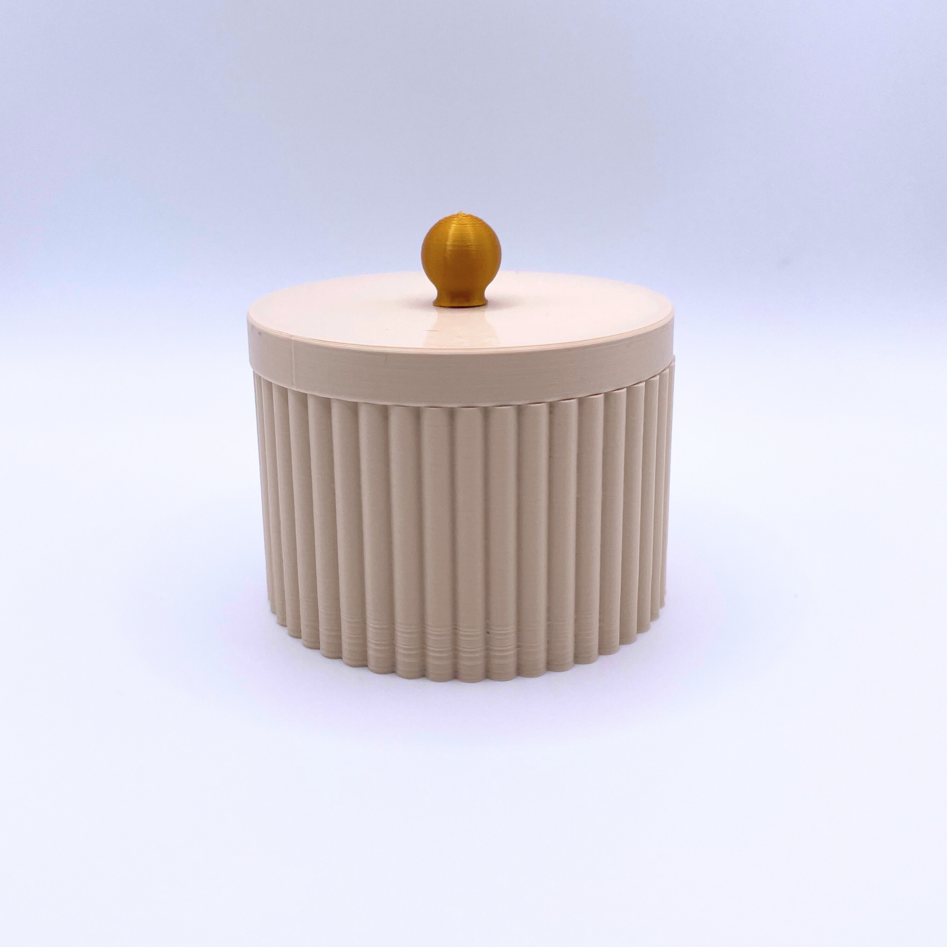 ribbed elegant container with lid